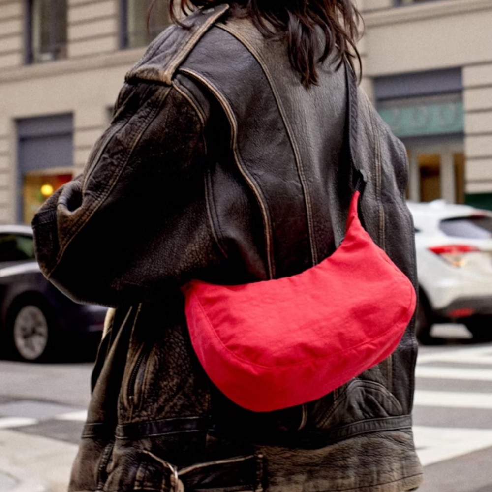 BAGGU — Small Nylon Crescent Bag
